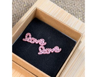 Roze strassteentjes 'Love'-oorknopjes met veilige achterkant in geschenkverpakking