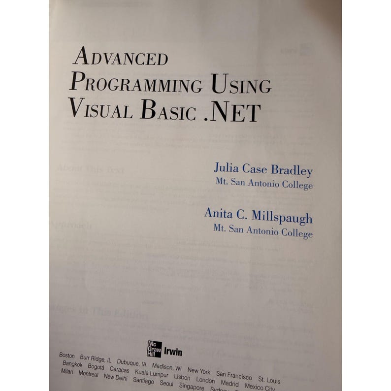 Op de afbeelding: Een boek met de titel "ADVANCED PROGRAMMING USING VISUAL BASIC .NET" wordt getoond. De auteurs zijn Julia Case Bradley en Anita C. Millspaugh, beiden van Mt. San Antonio College. Het McGraw-Hill Irwin-logo is zichtbaar.