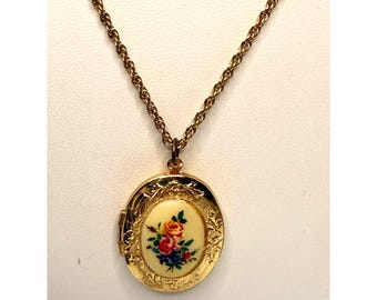 Premier Designs Vintage Gold Tone Floral Locket Pendant Necklace With Rope Chain 18" Length