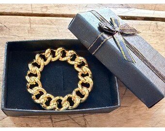 Gold-Tone Textured Chain-Link circle wreath Pin Brooch In Gift Box