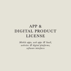 Puede incluir: Fondo color crema con texto negro. El texto dice "APP & DIGITAL PRODUCT LICENSE" seguido de una lista: Aplicaciones móviles, aplicaciones web y SaaS, sitios web y plataformas digitales, interfaces de software.
