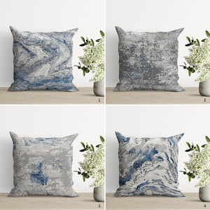 Kussenhoes met marmeren oppervlakontwerp|Hemelsblauwe en grijs gekleurde kussensloop|Elegant sierkussen|Modern chique interieur|Housewarminghoes