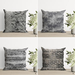 Capa de almofada Admirers' Choice preta e branca | Capa de almofada com aparência desgastada | Decoração elegante para casa | Fronha simples e fofa | Presente de inauguração