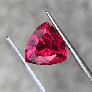 Lab Ruby Trillion 16 mm losse edelsteen duivenbloed Robijn korund