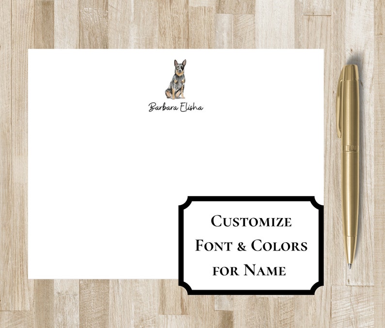 K&ouml;nnte beinhalten: Eine wei&szlig;e Karte mit einer Schwarzwei&szlig;illustration eines Hundes. Der Text "Barbara Elisha" ist in Schwarz unter dem Bild gedruckt. Ein schwarz-wei&szlig;er Rahmen mit dem Text "CUSTOMIZE FONT & COLORS FOR NAME" befindet sich am unteren Rand der Karte.