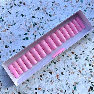 Uñas postizas cuadradas en rosa bebé: estilo babydoll