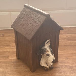 Antik Retro Crown Devon Hund I Kennel Musikalisk Cigarett Dispenser Fungerande