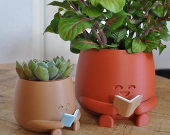 Vaso per piante con faccina sorridente e libro - Vaso per piante da interno - Marrone/Terracotta/Verde scuro/Verde tenue