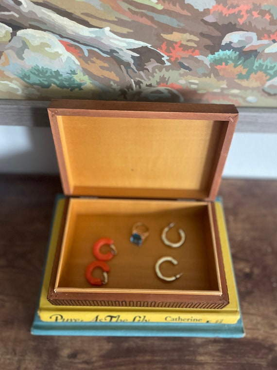 Vintage Carved Wooden Hinge Lidded Gift Jewelry B… - image 6