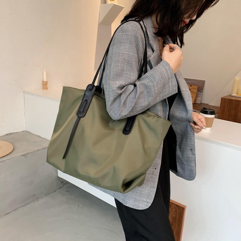 Lightweight Shoulder Bag 