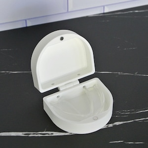 Protective Case for Retainer, Invisalign, Mouth Guard, or Mouthpiece (Large)