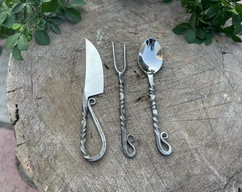 Set di posate forgiate a mano 3 pezzi in acciaio inossidabile 304 per uso alimentare, coltello medievale e forchetta regalo per il suo regalo di anniversario, regalo di compleanno
