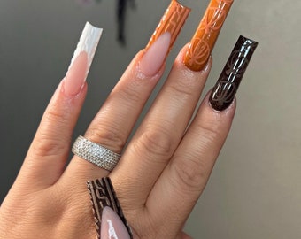 Unghie finte autunnali 3D con french manicure effetto zucca, tonalità nude/Unghie beige/Unghie lunghe/Unghie marroni/Unghie autunnali/Unghie di lusso/Unghie effetto maglione/Unghie effetto maglia