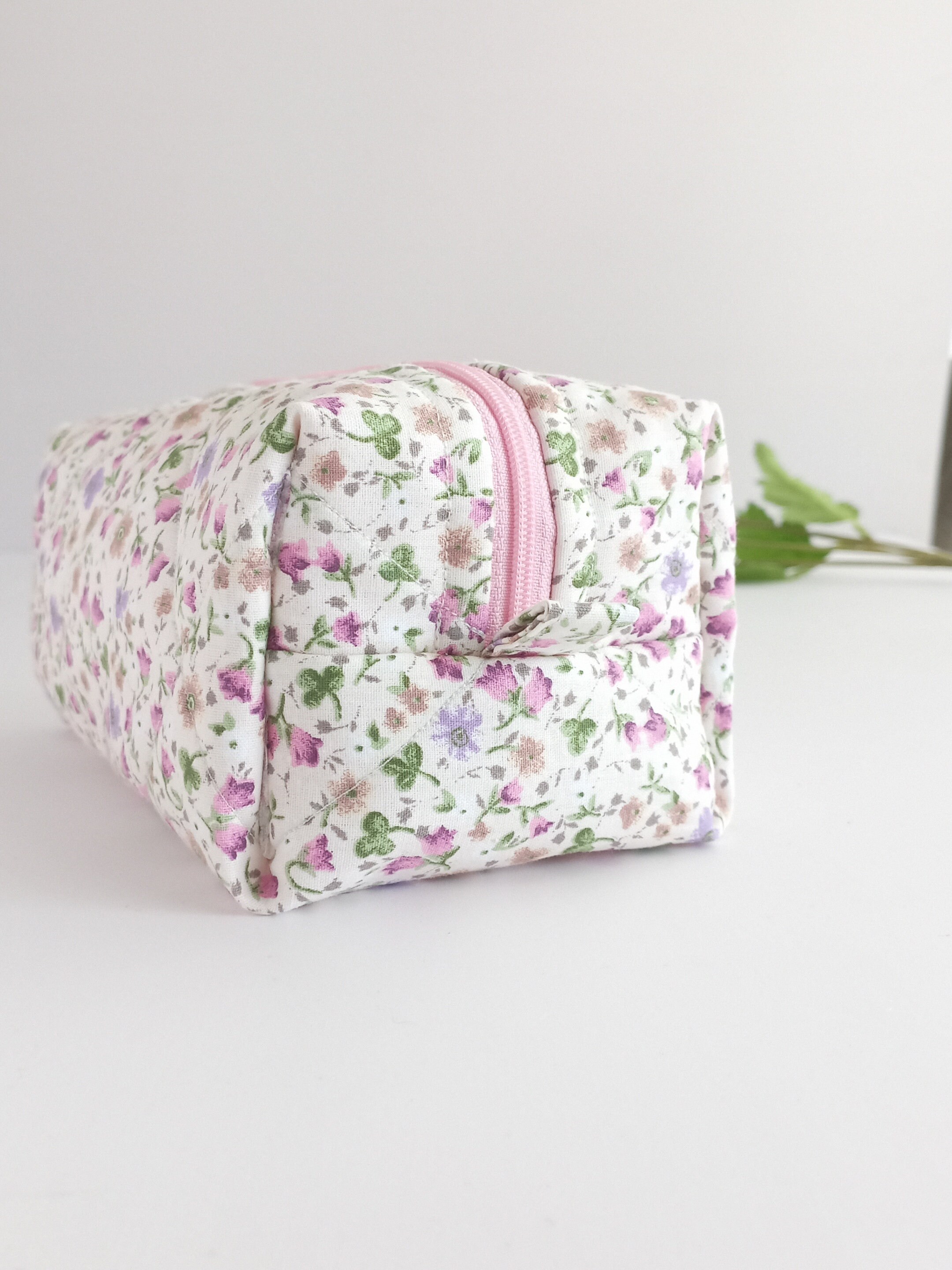 NWTRJ Rose Flowers Pencil Case Waterproof Leather Pencil Bag Large Capacity Pen Pounch Cosmetic Makeup Bag For Women Men