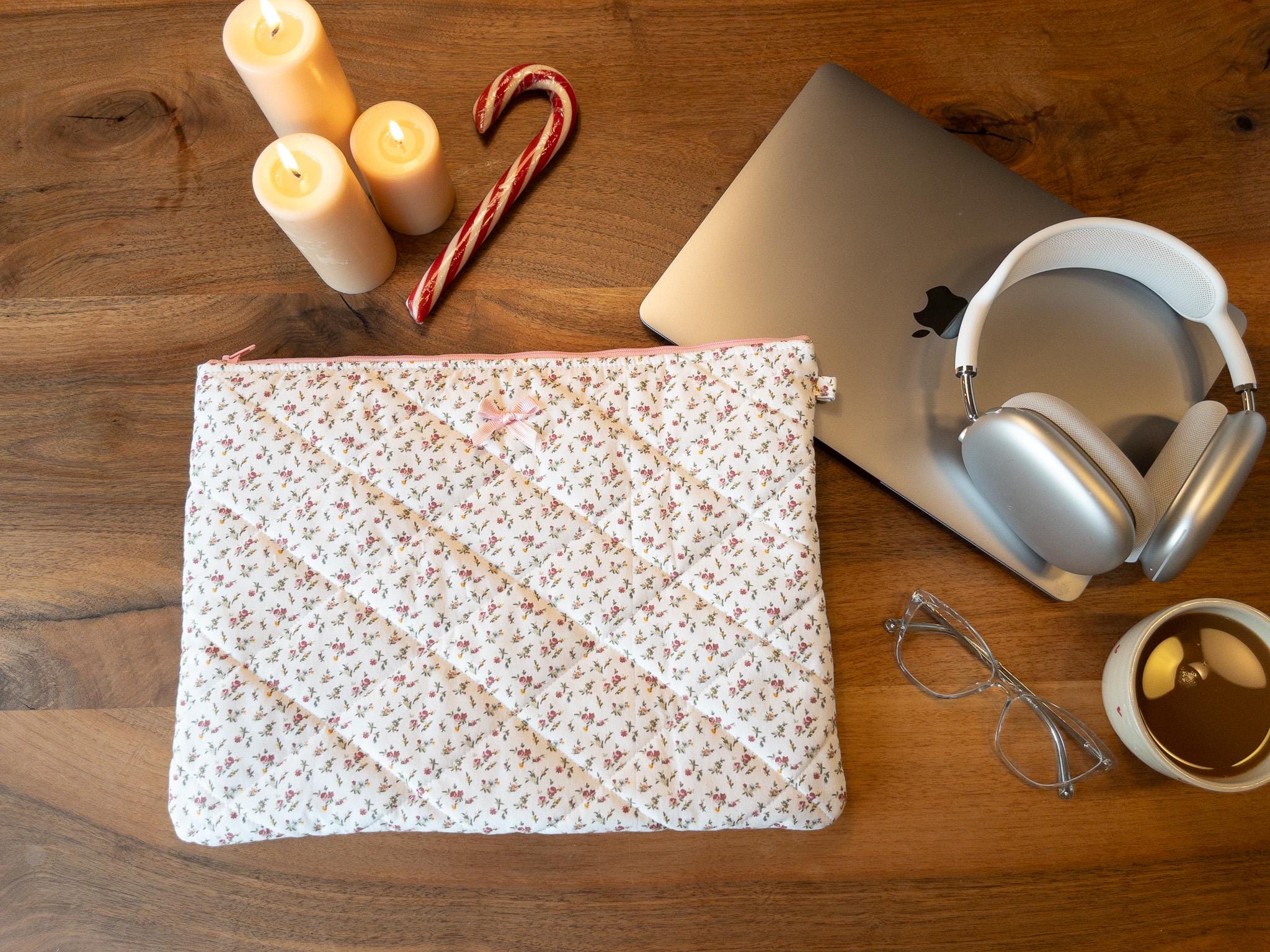 花柄MacBookスリーブ - MacBook ProとAir用の手作りファブリックカバー 