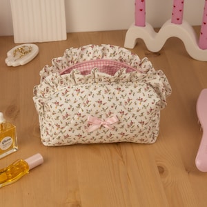 Trousse de maquillage à volants, Trousse de maquillage coquette, Trousse de maquillage florale, Trousse de maquillage en coton matelassé, Trousse de maquillage à volants