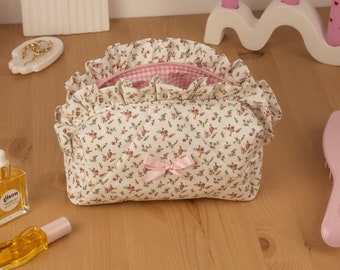 Ruffle make-up tas, coquette make-up tas, bloemen make-up tas, gewatteerde katoenen cosmetische tas, franje make-up tas