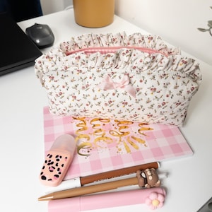 Astuccio portapenne con cerniera floreale
