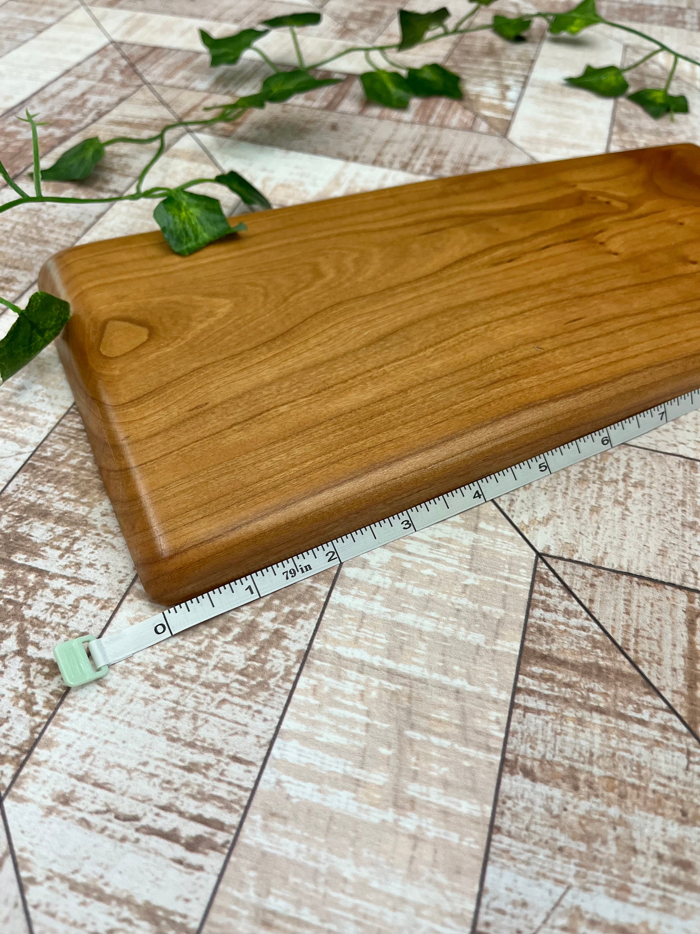 Round Olive Wood Cue Ball Cutting Board – Little Ledge Woodworks