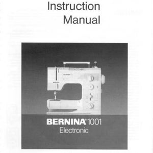 Könnte beinhalten: Bedienungsanleitung für eine elektronische Nähmaschine Bernina 1001. Das Bild zeigt eine weiße Nähmaschine mit Griff, Knöpfen und einer Nadel. Der Text "BERNINA 1001 Electronic" ist unten im Bild zu sehen.