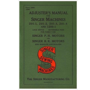 以下が含まれることがあります： シンガーミシン調整マニュアルの緑色の表紙。表紙には、シンガーのロゴと「シンガーミシン」という赤い文字が書かれています。