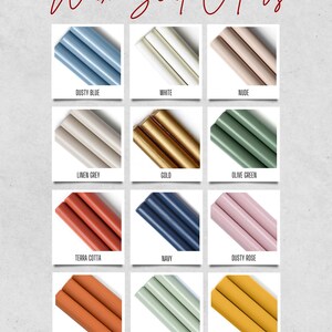 Puede incluir: Una exhibici&oacute;n de colores de lacre, incluyendo azul polvoriento, blanco, nude, gris lino, dorado, verde oliva, terracota, azul marino, rosa empolvado, naranja &oacute;xido, verde salvia y amarillo mostaza. El texto "Wax Seal Colors" est&aacute; en la parte superior.