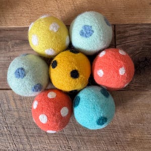 Felted Wool Ball Toy: Eco-Friendly Dog & Cat Playtime