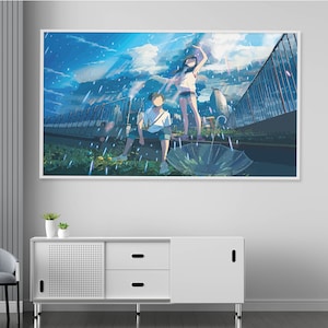 Peut inclure: Une impression d'art encadrée représentant deux personnages de style anime sous la pluie. L'œuvre présente un ciel bleu, de la pluie et un paysage urbain moderne. Les personnages sont dans un jardin, avec un parapluie.