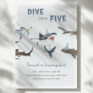 Invitación de cumpleaños con temática de cinco tiburones, plantilla editable, invitación de cumpleaños número 5 con temática de tiburones, fiesta infantil con temática del océano, descarga digital.