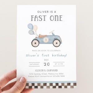 ファストワン ヴィンテージカー & バルーン バースデー招待状、編集可能なブルー レースカー 1 歳の誕生日パーティー、男の子のレース 1 歳の誕生日招待状、デジタル ダウンロード