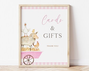 Könnte beinhalten: Ein rosa-weißes Gingham-Schild mit einer Aquarell-Illustration eines Schafs, einer Gans und eines Huhns. Das Schild sagt "Karten & Geschenke Danke!"