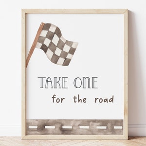 レースカーの記念サイン、Take One For The Road サイン、編集可能なテンプレート、ビンテージ レーシング パーティー サイン、2 つの高速誕生日デコレーション、デジタル ダウンロード