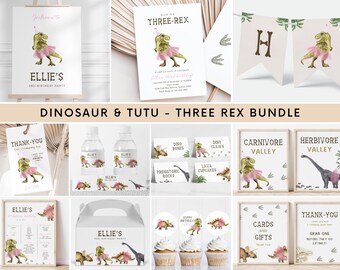 Puede incluir: Un paquete de fiesta imprimible para una fiesta de cumpleaños con temática de dinosaurios. El paquete incluye un cartel de bienvenida, una invitación, una tarjeta de agradecimiento, etiquetas para botellas de agua, adornos para cupcakes, cajas de regalo y carteles para una fiesta de dinosaurios.