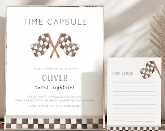 Könnte beinhalten: Ein Zeitkapsel-Set mit einem karierten Flaggen-Design. Das Set enthält eine Box mit den Worten "TIME CAPSULE" und eine Nachrichtenkarten mit der Aufschrift "DEAR OLIVER". Die Box soll im Jahr 2040 geöffnet werden, wenn Oliver achtzehn wird.
