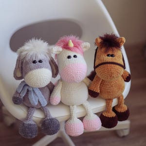 Amigurumi Schnittmuster. Gehäkeltes Pferdemuster. Gehäkeltes Esel-Muster. Gehäkeltes Einhorn Muster. Süße gehäkelte Plüschtiere. Entzückende gehäkelte Tiere