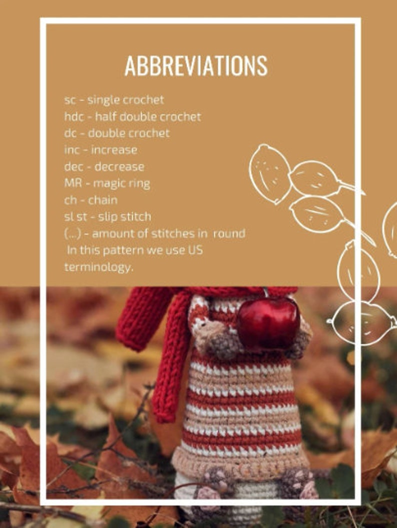 Puede incluir: Una mu&ntilde;eca de crochet con un su&eacute;ter rojo con capucha y un vestido a rayas, sosteniendo una manzana roja. La mu&ntilde;eca est&aacute; de pie sobre un lecho de hojas de oto&ntilde;o. La imagen incluye una lista de abreviaturas de crochet.