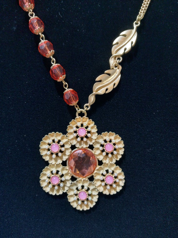 Coral Cabochon Flower Pendant Necklace | 18 Inche… - image 3