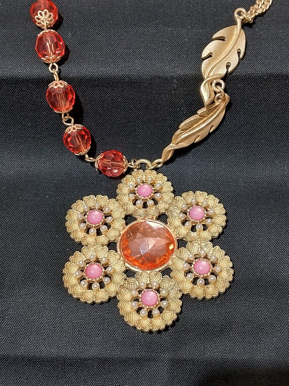Coral Cabochon Flower Pendant Necklace | 18 Inche… - image 1