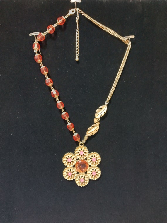 Coral Cabochon Flower Pendant Necklace | 18 Inche… - image 2