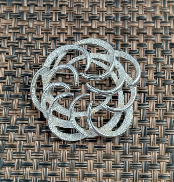 Vintage 1967 Sarah Coventry Tailored Swirl Brooch… - image 1