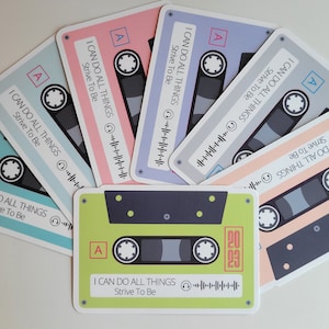 Retro Tape Aufkleber w / Scannable Code LDS Jugend Thema 2023 Ich kann alles durch Christus Philipper 4:13 wasserdicht Option YW YM Geschenk
