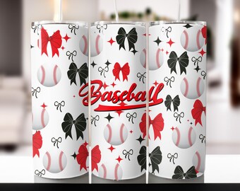 Puede incluir: Tres vasos de acero inoxidable blancos con un patrón de béisbol y lazo. Los vasos tienen un patrón de lazo rojo y negro con la palabra "Baseball" en letras rojas en el vaso del medio.
