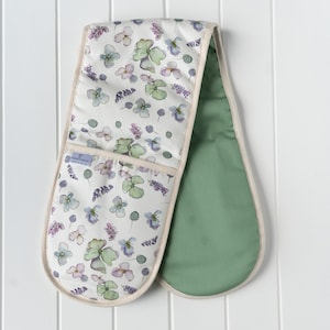 100% Cotton Oven Gloves &#39;Pretty Petals&#39;