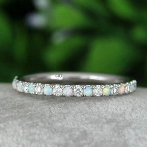 Weißer Opal Diamant Ehering,Eternity Halb Band,Rose Gold Opal Ring,2 mm Dünner Opal Ehering,Opal und Moissanit Stapeln HandmadeRing
