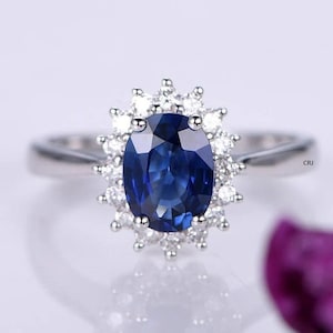 Anillo de zafiro con halo de corte ovalado / Anillo de compromiso de oro blanco de 14 quilates / Anillo de aniversario de zafiro azul para un ser querido