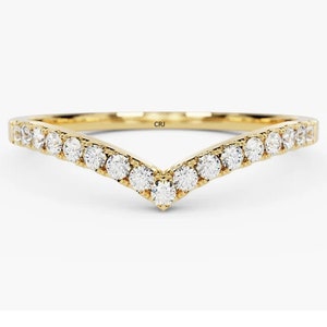 Chevron Ring / 14k Yellow Gold Diamond Chevron Band / V Shaped Diamond Ring / Curved Band / Nesting Band / Diamond Wedding Band / Guard ring