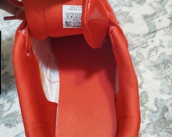 Reebok size 5 red hardly worn. Same as 6.5 in women size