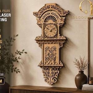 Könnte beinhalten: Eine lasergeschnittene Holzwanduhr mit komplizierten Schnörkeln, einem Zifferblatt mit römischen Ziffern und einem dekorativen Pendelgehäuse. Das Design enthält den Text: DIGITAL FILES FOR LASER CUTTING, DXF, CDR, DWG, SVG, PDF, EPS, AI, THICKNESS 3 MM, OLGOUTADESIGN.