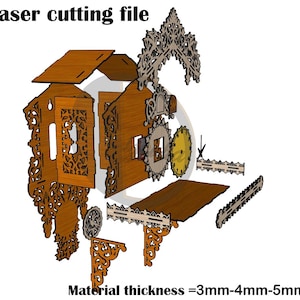 Op de afbeelding: Een digitaal lasersnijbestand voor een houten klok met ingewikkelde uitgesneden patronen. De afbeelding toont diverse gedemonteerde bruine onderdelen, waaronder een dak, muren en decoratieve elementen. Tekst: Laser cutting file en Material thickness = 3mm-4mm-5mm.