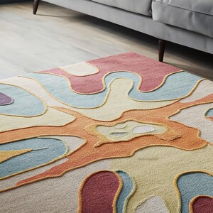 Pu&ograve; includere: Tappeto d'area astratto con un design ondulato colorato in tonalit&agrave; di blu, arancione, rosa e giallo. Il tappeto ha un effetto testurizzato 3D.